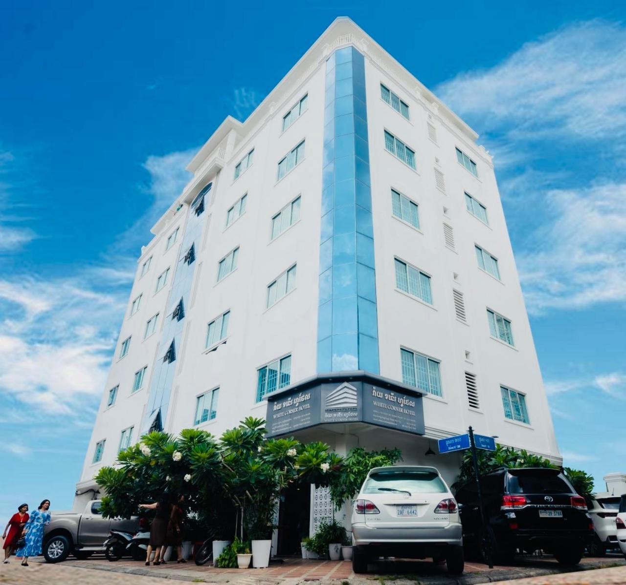 White Corner Hotel Phnom Penh Exteriör bild