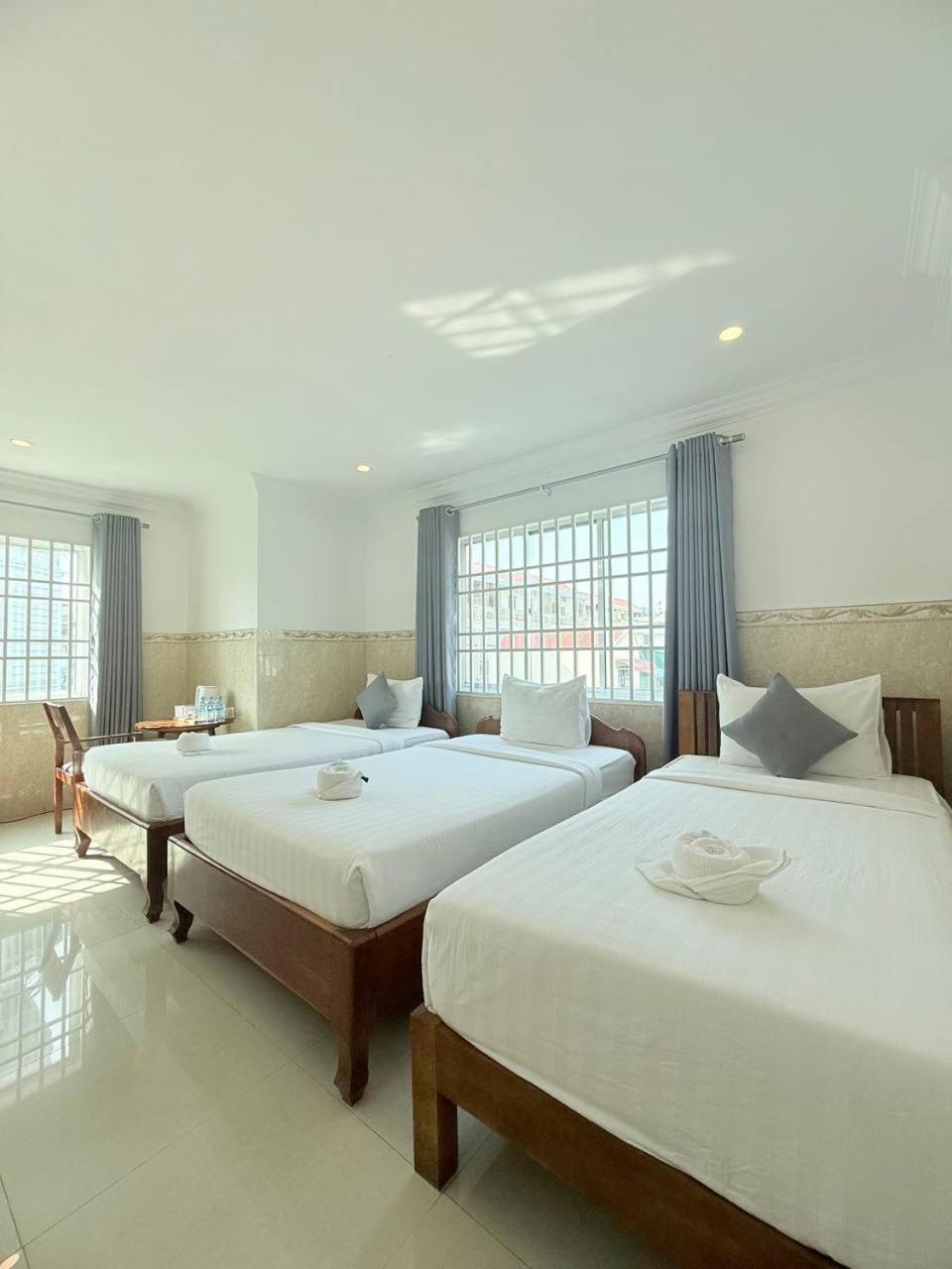 White Corner Hotel Phnom Penh Exteriör bild