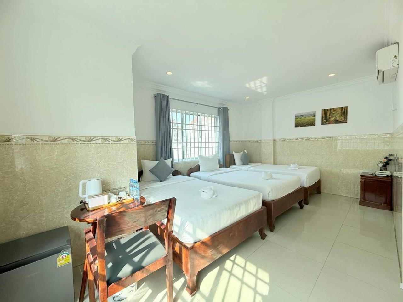 White Corner Hotel Phnom Penh Exteriör bild